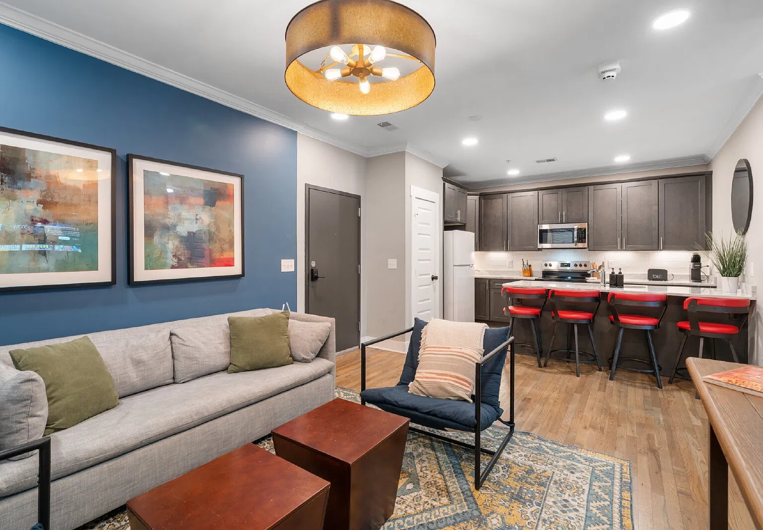 2 bed, 2.0 bath, 850 sqft, $6,000 — Photo 4