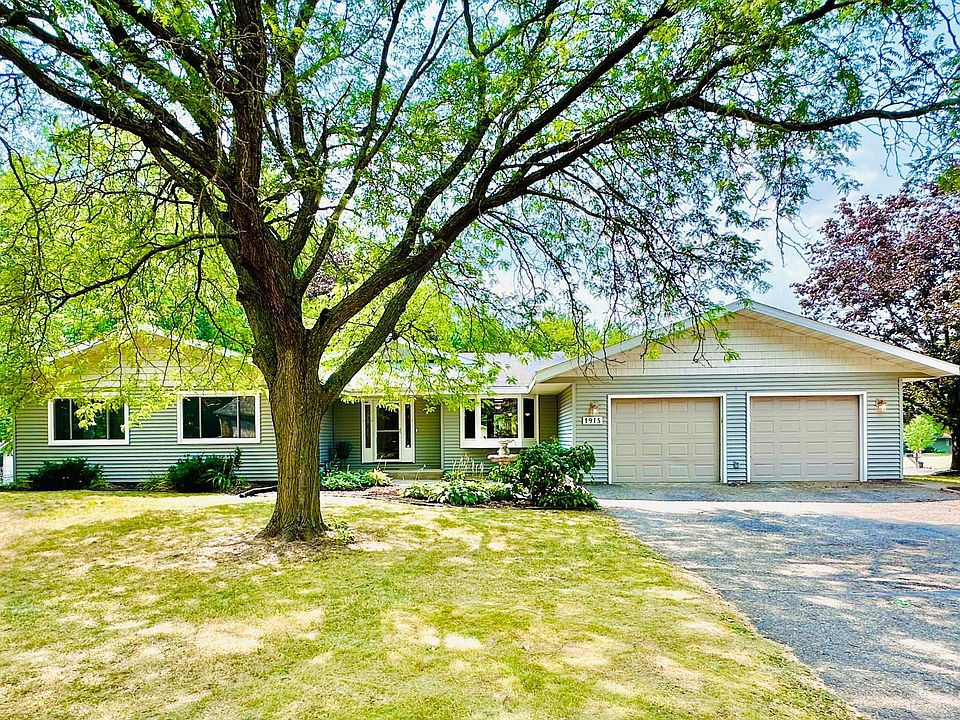 1st image of 1915 Twin Circle Dr