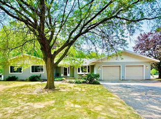 1915 Twin Circle Dr, Mendota Heights, MN 55118