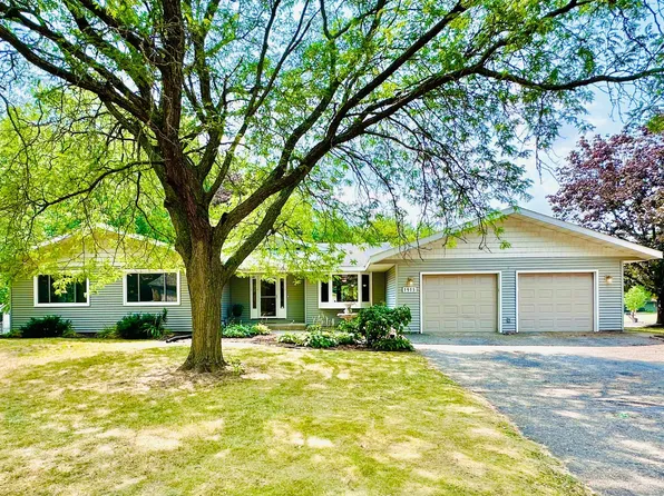 1915 Twin Circle Dr, Mendota Heights, MN 55118