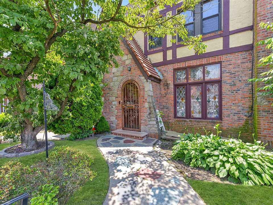 1st image of 215-34 Murdock Ave