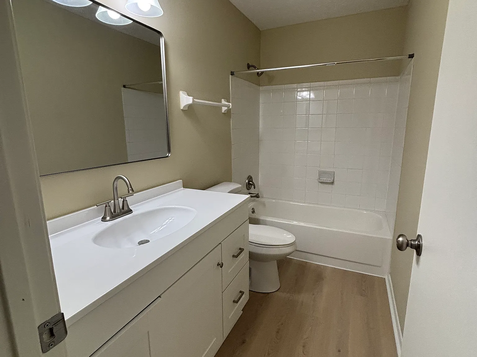 1880 Stoneview Ct — Photo 4