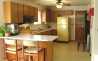 Breakfast/Bar & Kitchen
