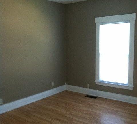 3rd image of 127 Manhattan St