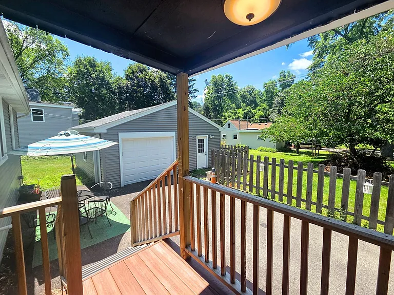 3823 E Wonder Lake Rd — Photo 3
