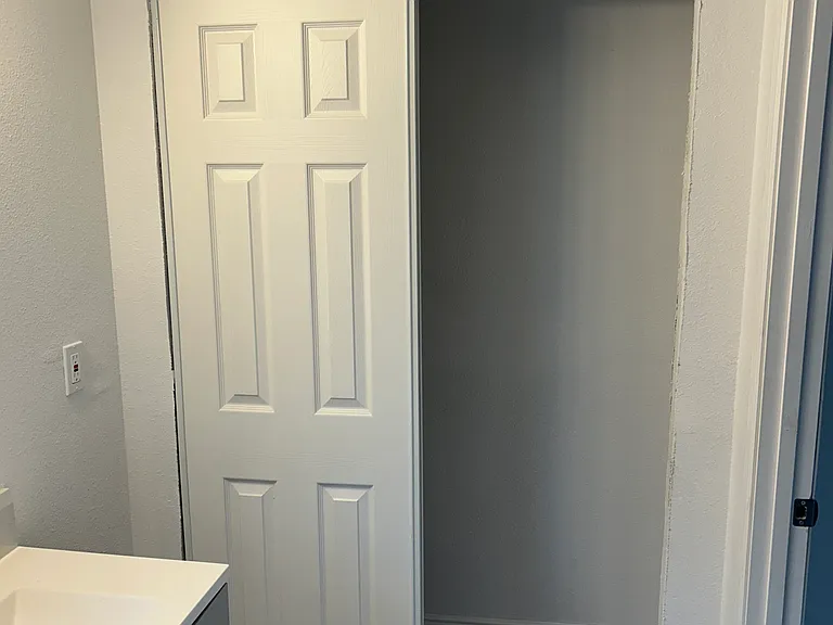 Mobile Ave — Photo 4