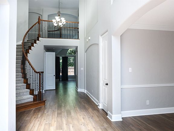 3rd image of 2417 Laguna Ln