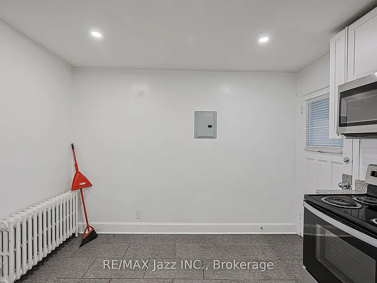 366 Mary St N #4 — Photo 17