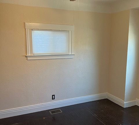 3rd image of 3210 6th Ave