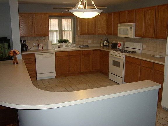 4th image of 27 E Hattendorf Ave Unit 212
