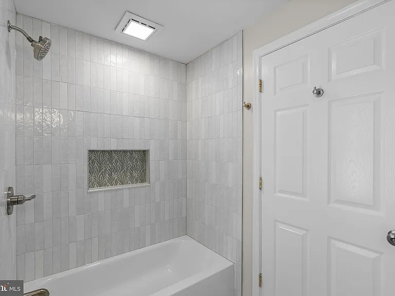 1305 Light St #2 — Photo 24