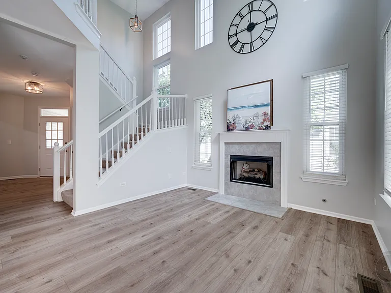 2835 White Thorn Cir — Photo 2