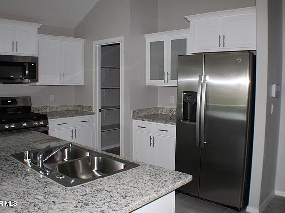 5th image of 1014 Rebecca Ln
