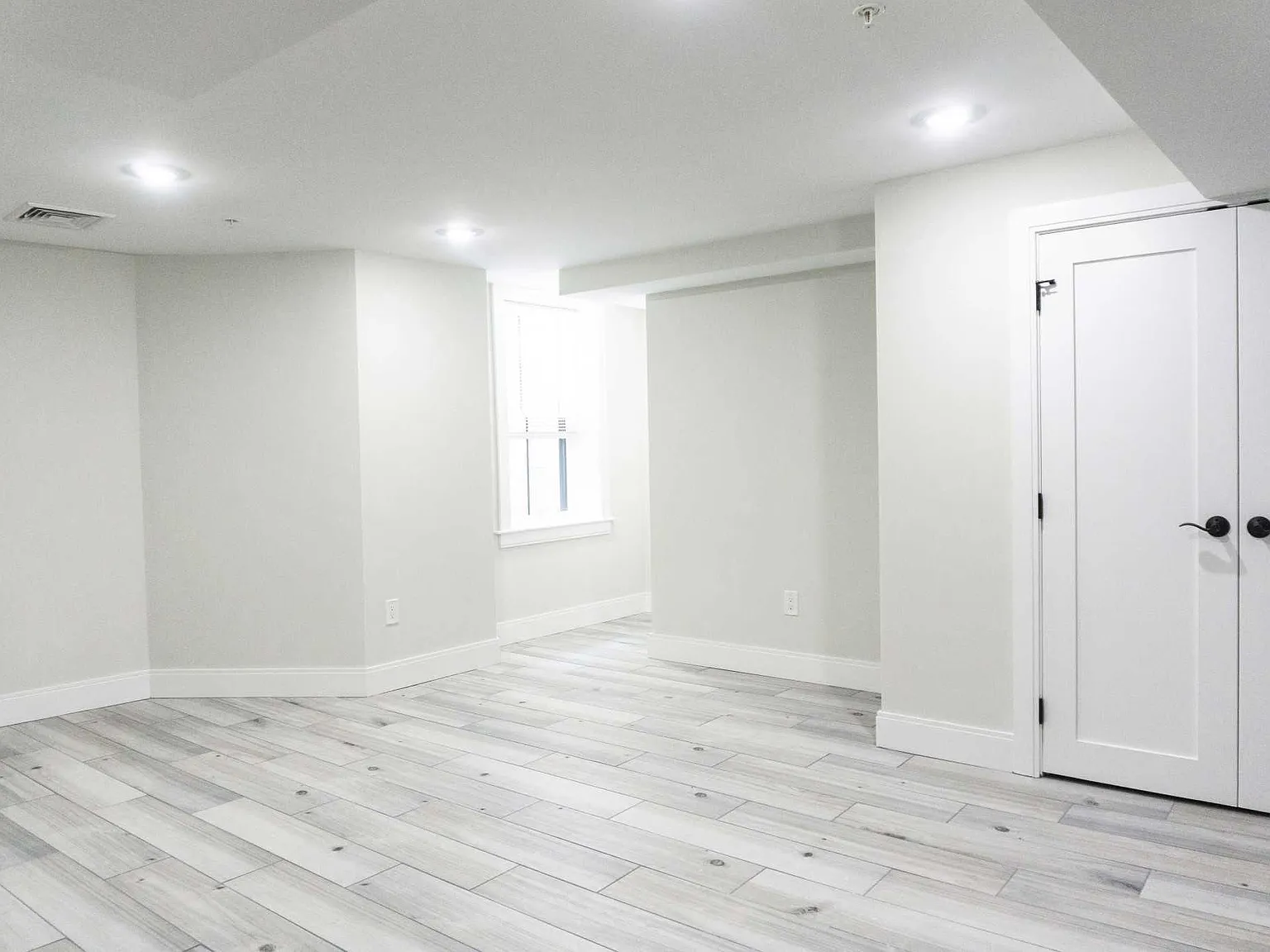 3 bed, 2.5 bath, $5,595 — Photo 3