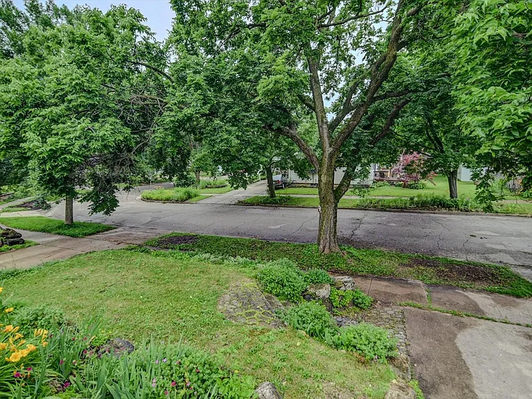 10 Bradford Ln — Photo 5