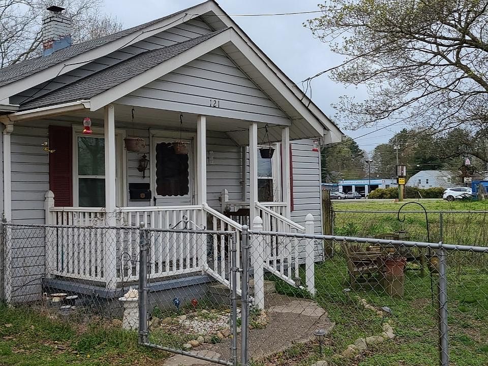 2nd image of 121 Hillcrest Ave