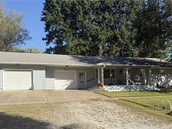 625 Maple St, Wellsville, KS 66092