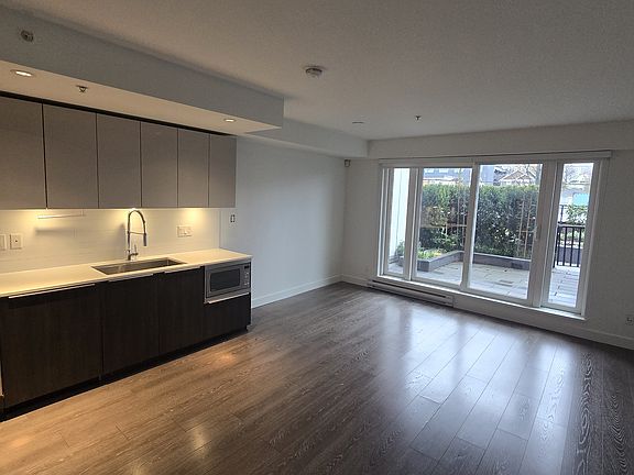 5th image of 1588 Hastings St E #202