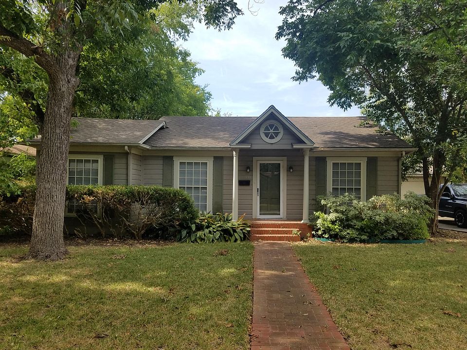 1st image of 136 E Elmview Pl