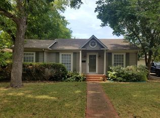 136 E Elmview Pl, Alamo Heights, TX 78209