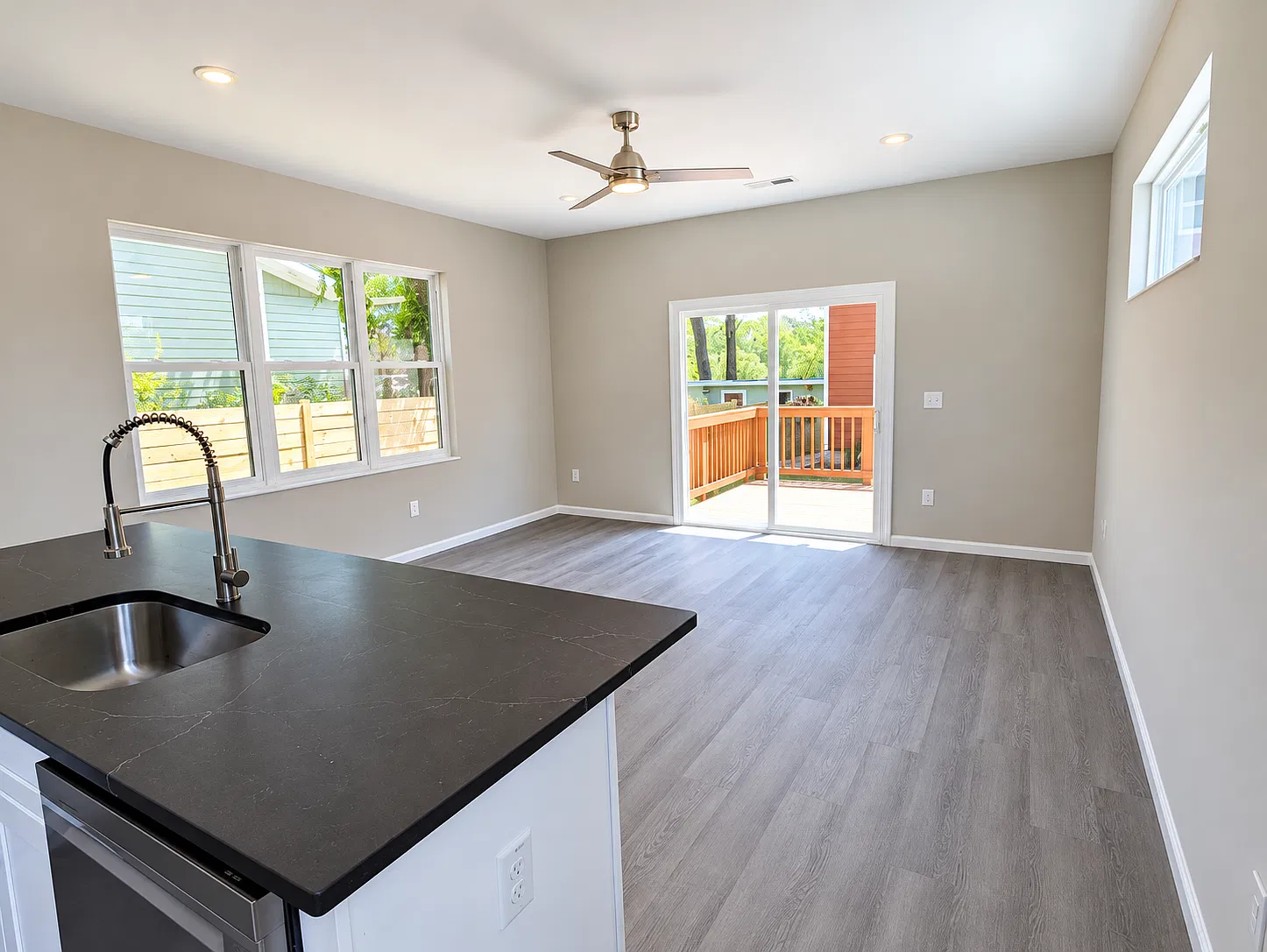 3 bed, 2.5 bath, 1250 sqft, $2,050 — Photo 4