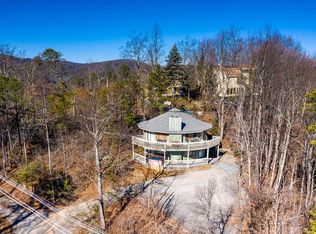 1318 Garrett Dr, Gatlinburg, TN 37738