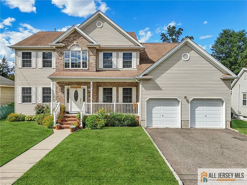 150 Carolyn Ave photo 1