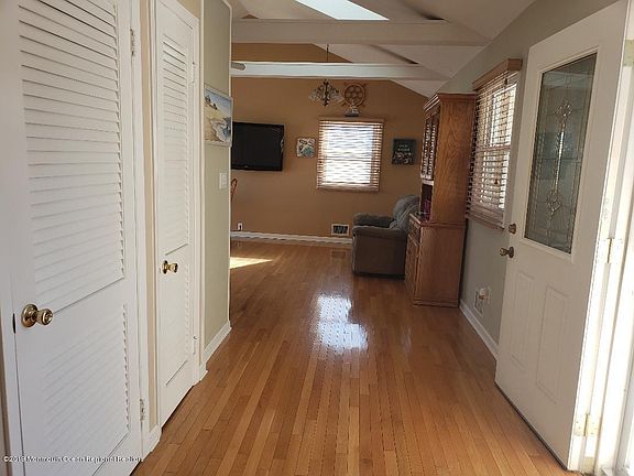 3rd image of 1842 Merrimac Dr