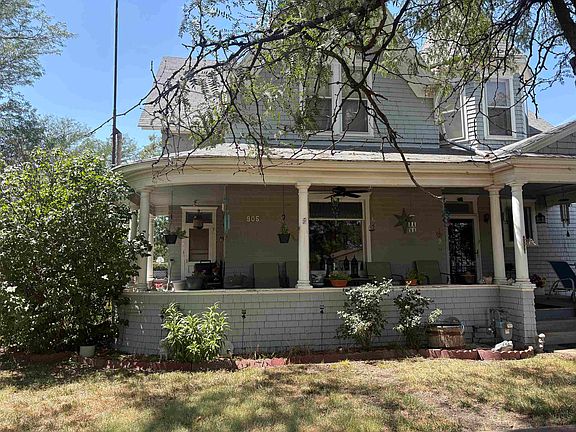 2nd image of 905 Pine St