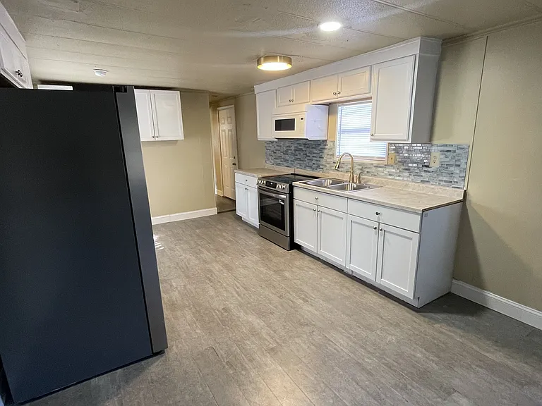2715 Woodlawn Blvd — Photo 17