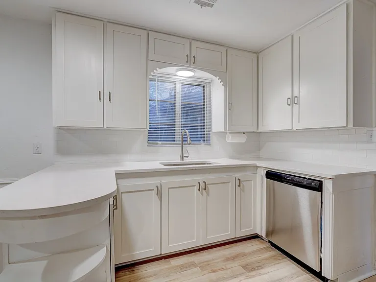 2701 NW 48th St — Photo 44