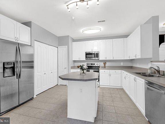 4th image of 400 Symphony Cir #208I