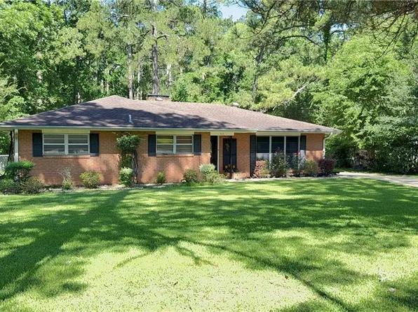 565 Edgewood Dr, Pineville, LA 71360