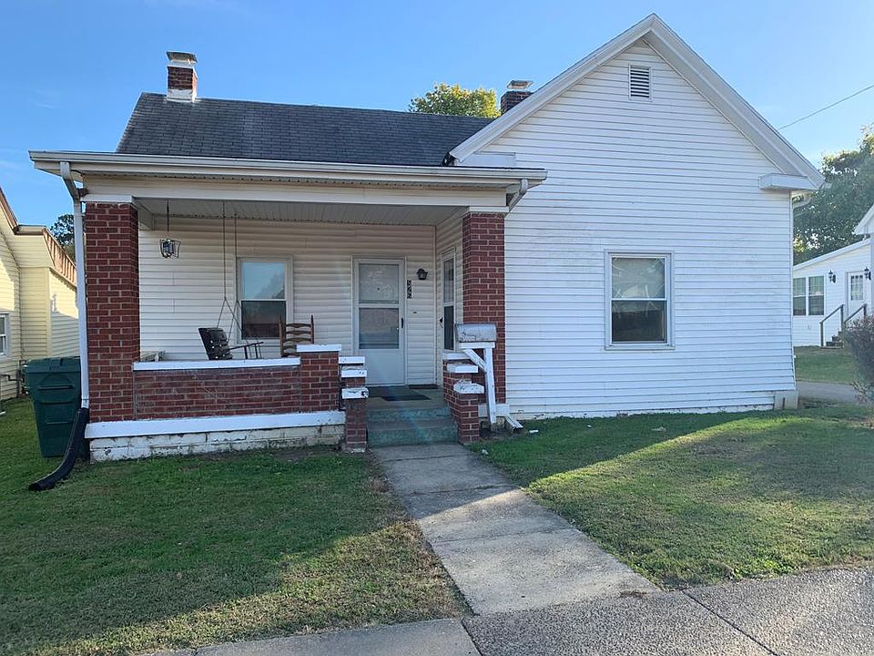1st image of 826 W 12th St