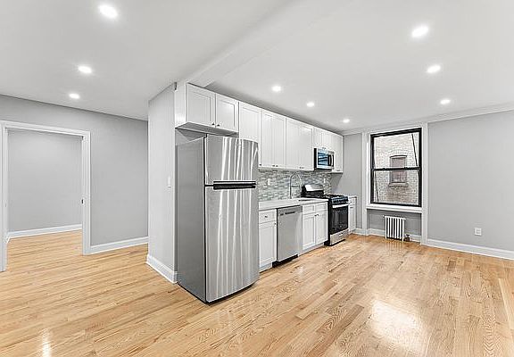 4th image of 309 E 19th St APT 6F