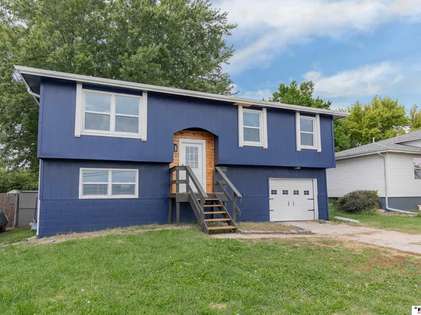 1721 N 19th St, Beatrice, NE 68310