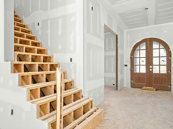 2nd image of 2024 Cadenza Ln