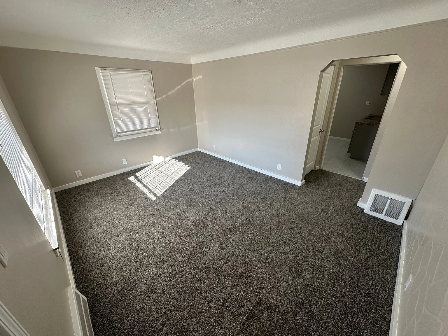 2 bed, 714 sqft, $1,250 — Photo 4