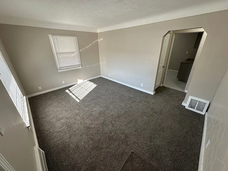 1073 Center St — Photo 4
