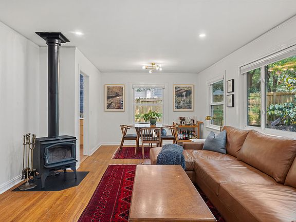 3rd image of 843 N Olive Ave