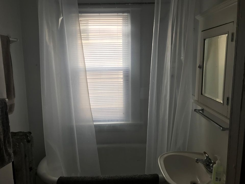 1st image of 1648 Selby Ave