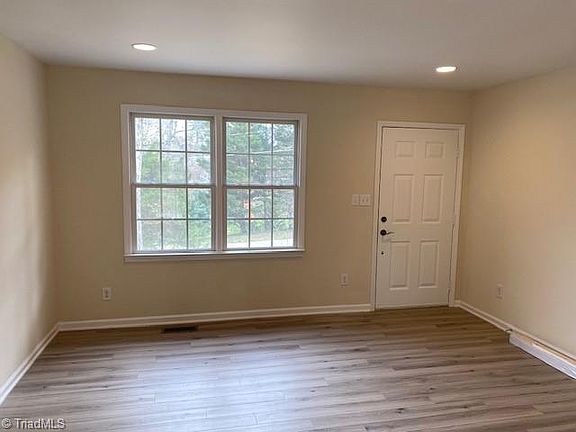 5th image of 2109 Glenside Dr