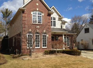 312 Glendale Ct, Rochester, MI 48307