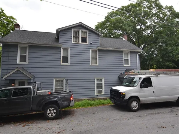 344-346 E Breadfruit Dr, Walnutport, PA 18088