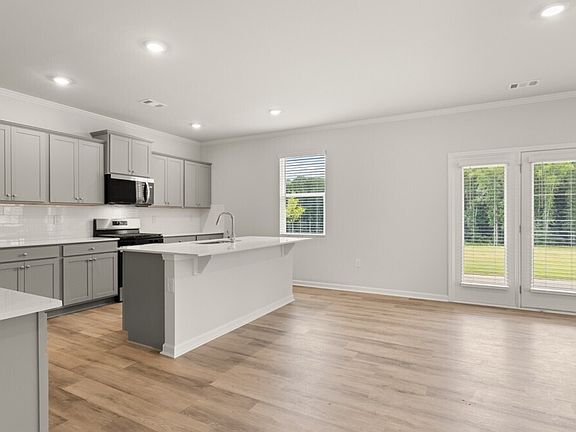 4th image of 327 Grandview Dr