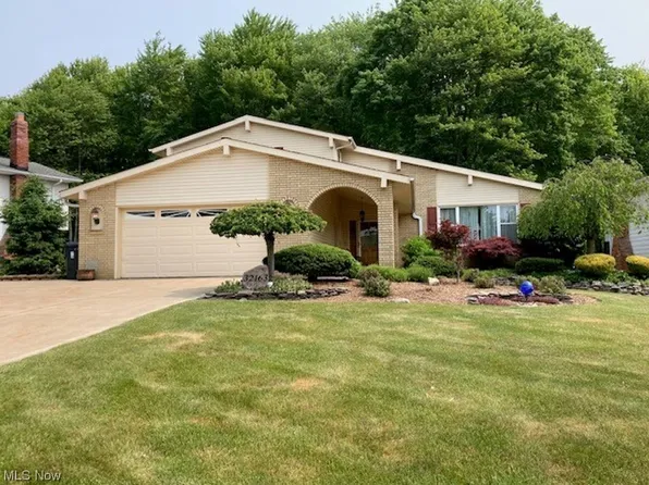 32163 N Roundhead Dr, Solon, OH 44139