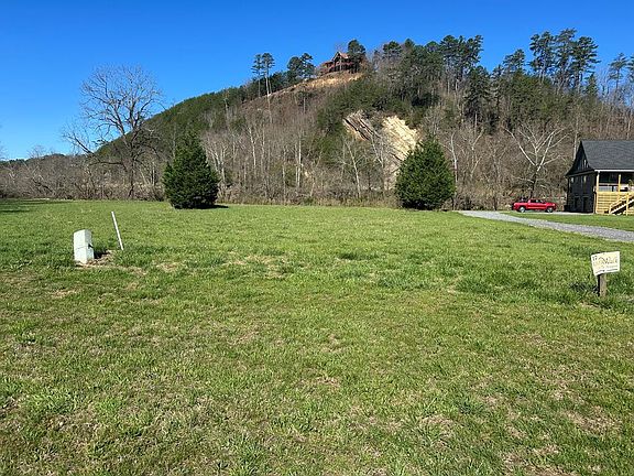 3rd image of 17 Harshaw Farm Dr