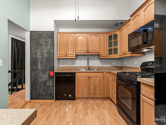 3rd image of 29W365 Thornwood Ln #365