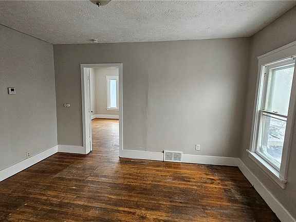 5th image of 3904 W 37th St