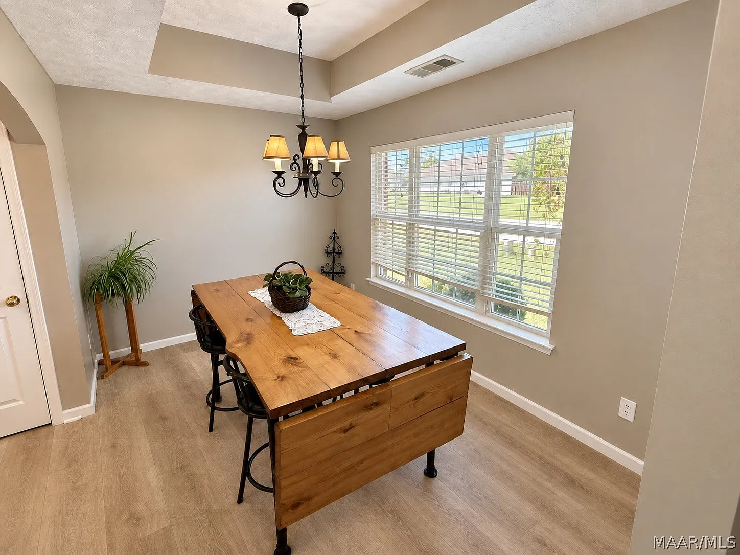 3 bed, 2.0 bath, 1685 sqft, $1,900 — Photo 3